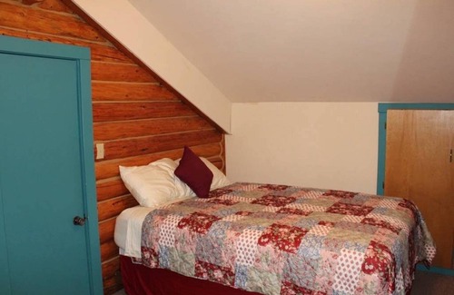 Wapiti Cabin | Western Lodge in Wapiti Valley near Yellowstone