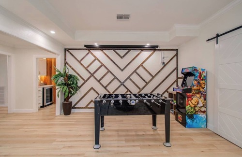 Spring Branch Central House | Western Oaks Retreat