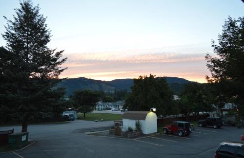Grand Forks Hotel | Western Traveller Motel