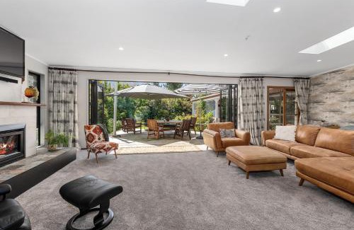 Paparoa House | Westhay Stables - Paparoa Holiday Home