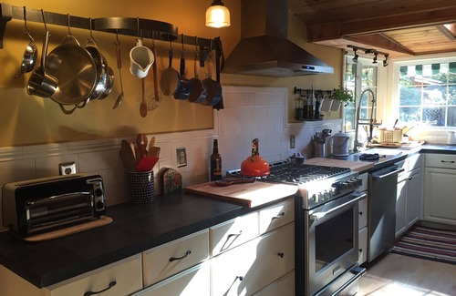 Thousand Oaks House | Westlake Village Charming Country Cottage In Beautiful Garden Setting