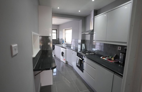 Cranford House | Westwick Gardens Retreat - 4 Bedroom House