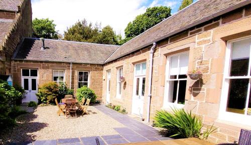 Glenisla House | Westwood Cottage