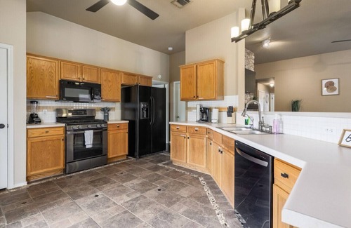Pflugerville House | WeWelcome you to our 3 bedroom house w heated Pool