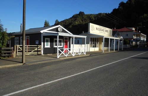 Whangamomona Cottage | Whanga Butcher Shop Whangamomona