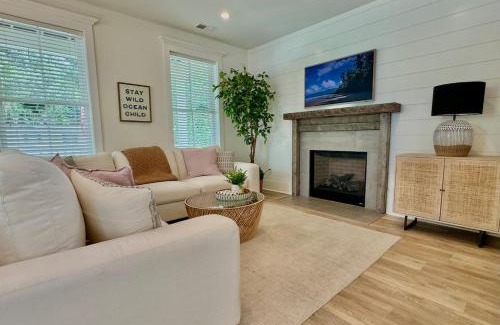 Olde Town House | Wharf Street Coastal Escape - 3BR Old Town Luxury