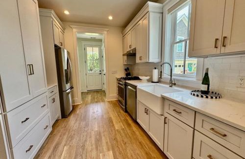 Olde Town House | Wharf Street Coastal Escape - 3BR Old Town Luxury