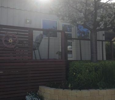 Bicheno Bed & Breakfast | Wheel House Studio