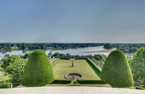 Candes-Saint-Martin House | When heritage, art and well-being meet