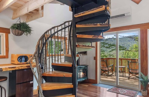Johnson Cabin | Whimsical Vermont Cabin w/Hot Tub & Mountain Views
