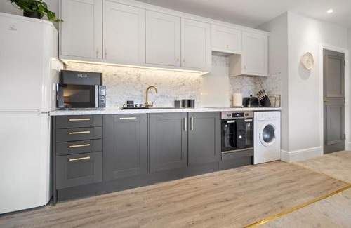 Worcester Apartment | WhiskAwayStays - Victoria House - Apartment 6