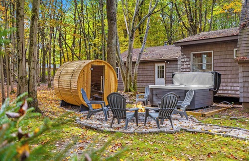 Briar Crest Woods House | Whispering Pines - Lake Access, Hot Tub, Fire Pit!