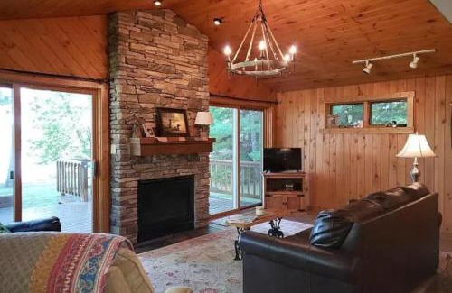 Tomahawk House | Whispering Pines