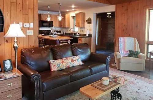 Tomahawk House | Whispering Pines