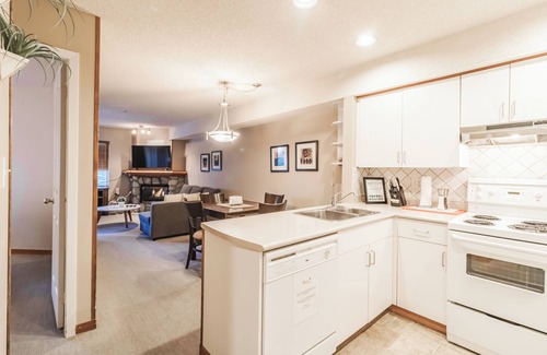 Whistler Creekside Condo | Whistler Vacation Club Lake Placid Lodge - 103