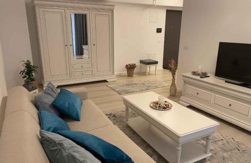 Tirgu Neamt Apartment | White Apartament
