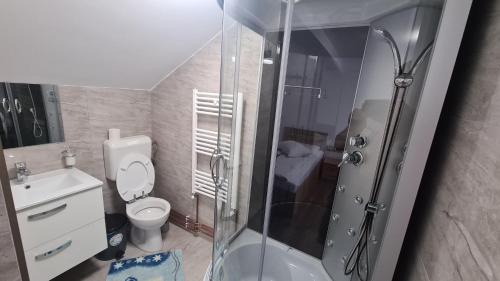 Chiscau Apartment | White Apartment Peștera Urșilor