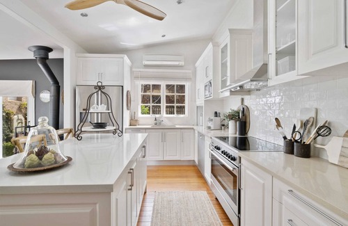 Orange House | 'White Birch' - Sophisticated 4 Bedroom Heritage Home