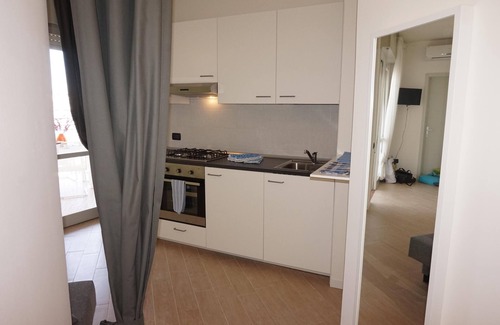 Lignano Sabbiadoro Apartment | White Black - Large one room apartment