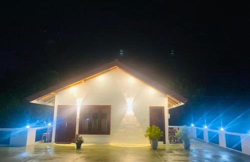 Doluwa House | White Eco Villa