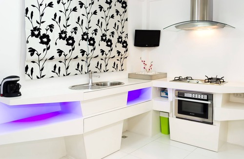 Pratumnak Hill House | White Elegance with a Touch of Modern