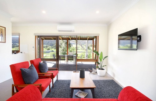 Healesville House | White Gum Unit - Belaradah on Stefani Estate Vineyard