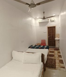 Kamalapur House | White House IN
