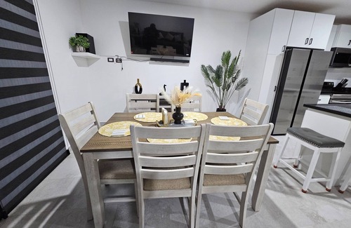 El Sauzal House | White House in Viñedos del Mar (3 floors)