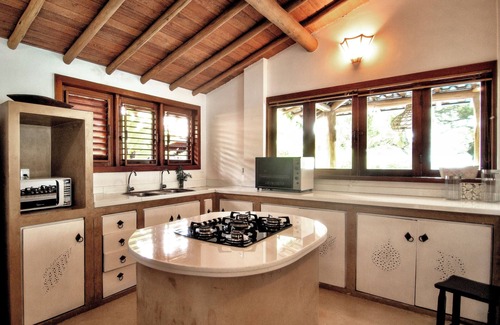 Historic Center House | White House-Stunning view of the Ocean, downtown, in gated community.