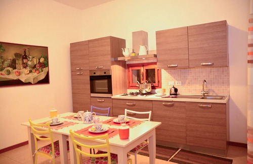 Mestre House | White house with garden and parking