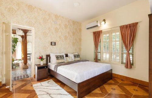 Narasapura Villa | White Lotus Villa by StayJadeJacuzziGames Room