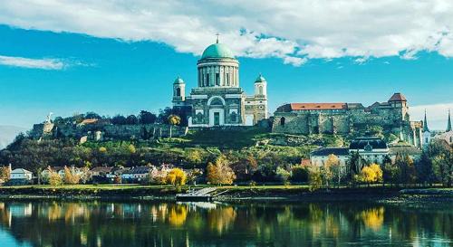Esztergom Apartment | White Luxury Villa Esztergom