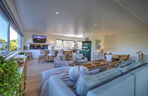 Still Bay House | White Penguin