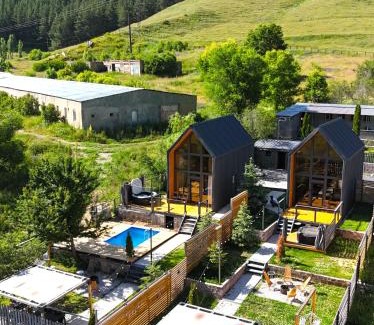 Artavaz House | White Scandinavian Barn House