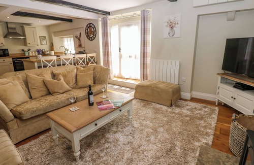 Middleham Cottage | WHITE SWAN COTTAGE, family friendly, with open fire in Middleham