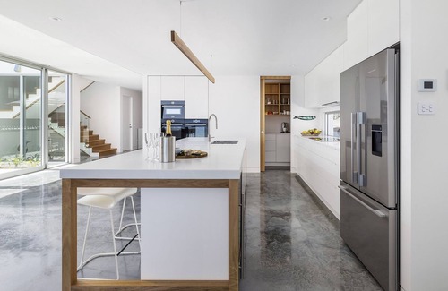 Corlette House | Whitehouse On The Water - Palatial Home on Idyllic Beach