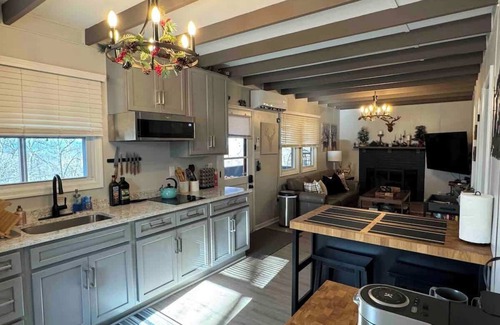 Linden Cabin | Whitetail Cabin | Couple's Retreat w/Hot Tub