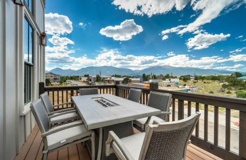 Buena Vista House | Whitewater Villa - 5BR Luxury Retreat with Hot Tub
