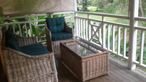 Airlie Beach House | Whitsunday Heritage Cane Cutters Cottage