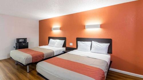 Clinton Hotel | Whitten Inn
