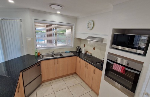 Urraween House | Whole 4 bedroom house with pool