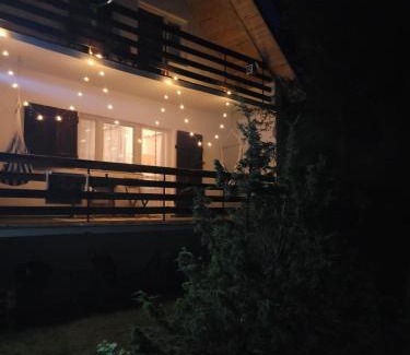 Podjazy House | Widny Jaś zaprasza z psem nad jezioro na Kaszubach