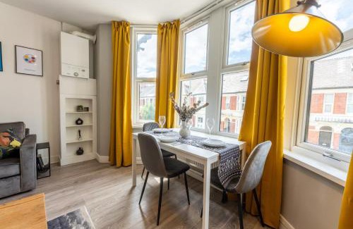Penylan Apartment | WiFi | 2 guests | Smart TV