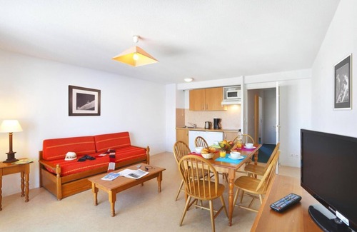 Peyragudes Apartment | Wifi, 20m from shops, fitness, swimming pool, sauna, balcony, ski locker, 58m², Peyragudes