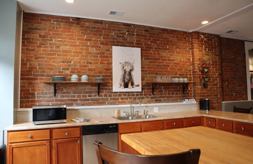Weston Apartment | Wild Feline Retreat