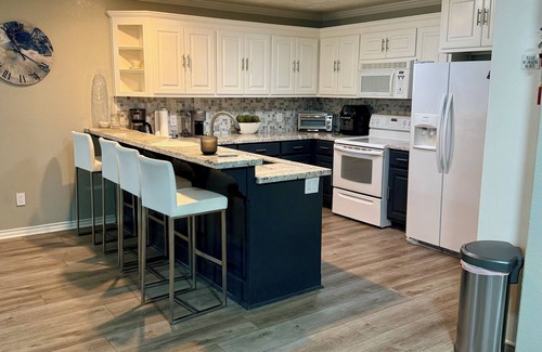 College Station Apartment | Wild Horse Run Retreat- Charming 1-bedroom apartment in College Station.