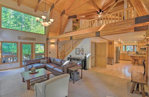 Alpine Cabin | Wild Huckleberry Alpine Cabin: Fireplace & Deck!