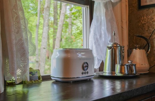 Pine City House | Wild West Tiny Hotel in nature with breakfast,spa!