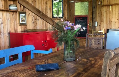 Carmzow-Wallmow House | Wilde Möhre Bauwagen Sommerküche Draussen Abenteuer
