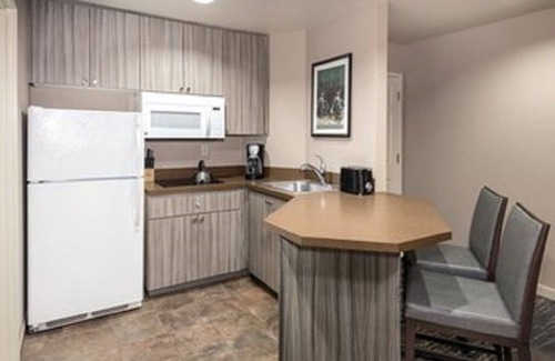 Redmond Resort | Wilderness, Golf, Rivers, Mountains, Theaters, Casino !